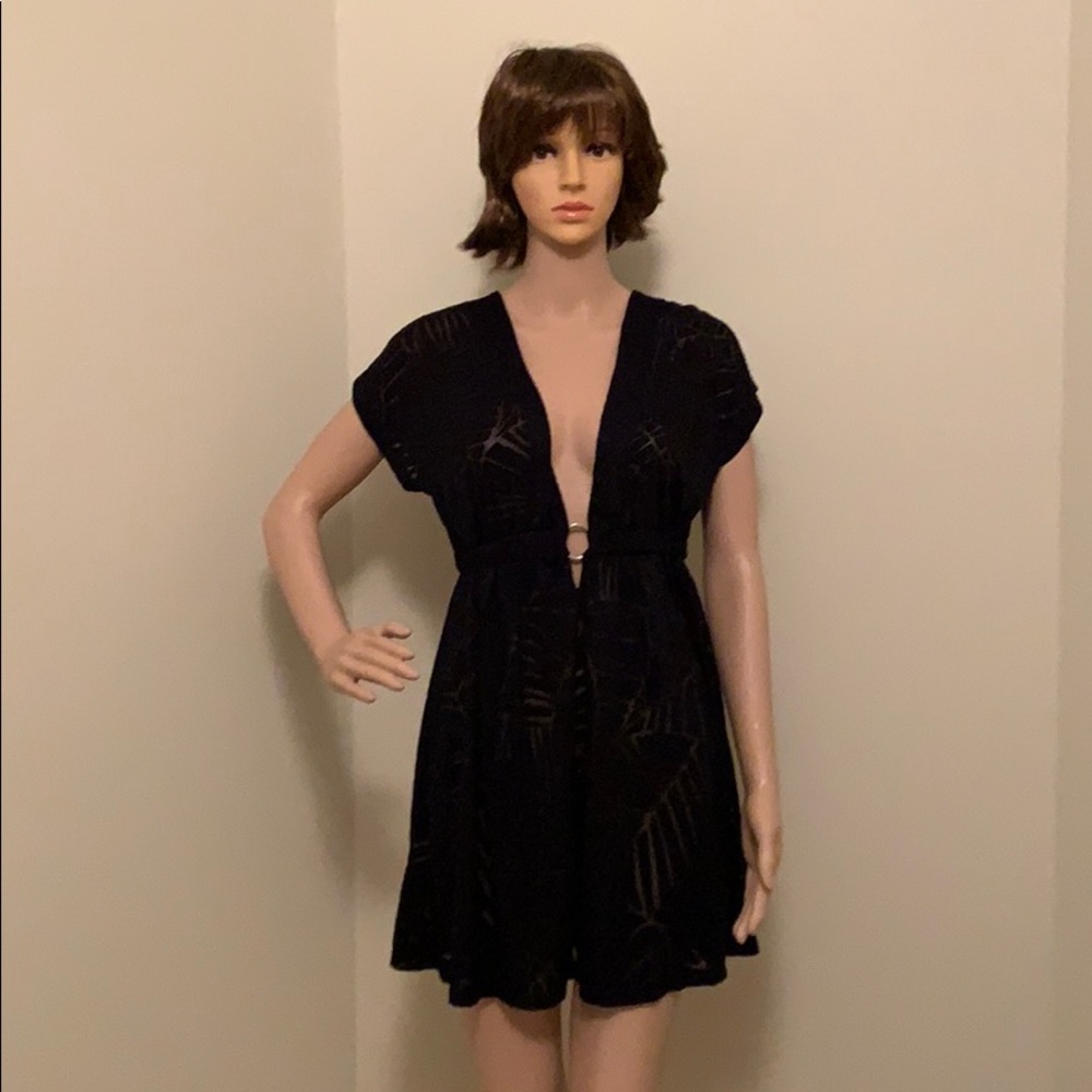Short sleeved leaf print cover up